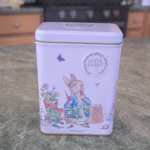 Peter Rabbit 🐰 White and Blue Tin